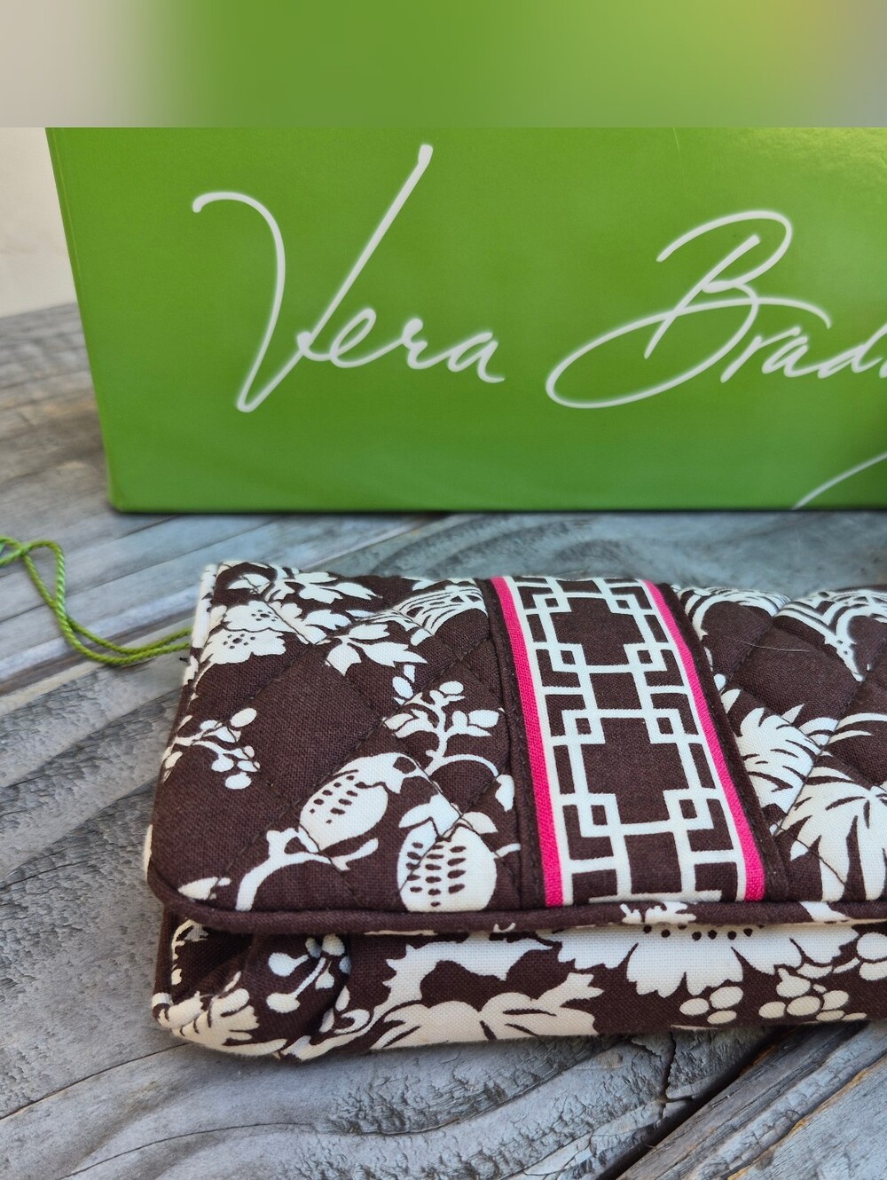 Vera Bradley Quilted Taxi Wallet Bundle: Branded Pen & Set Of Highlighters - Picture 2 of 8